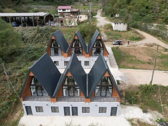 TRABZON ÇAYKARA'DA DOĞA MANZARALI SATILIK BUNGALOV TESİSİ