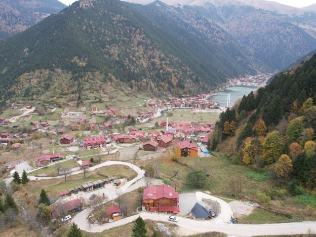 TRABZON UZUNGÖL'DE APARTA UYGUN DOĞA MANZARALI SATILIK ARSA