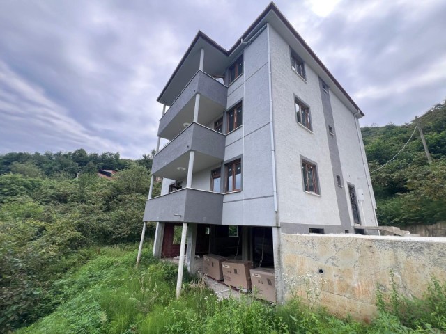 TRABZON ARSİN IŞIKLI'DA 4 KATLI SATILIK SIFIR BİNA