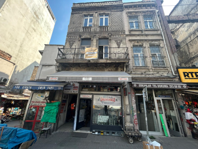 İSTANBUL BEYOĞLU KARAKÖY'DE SATILIK KOMPLE BİNA